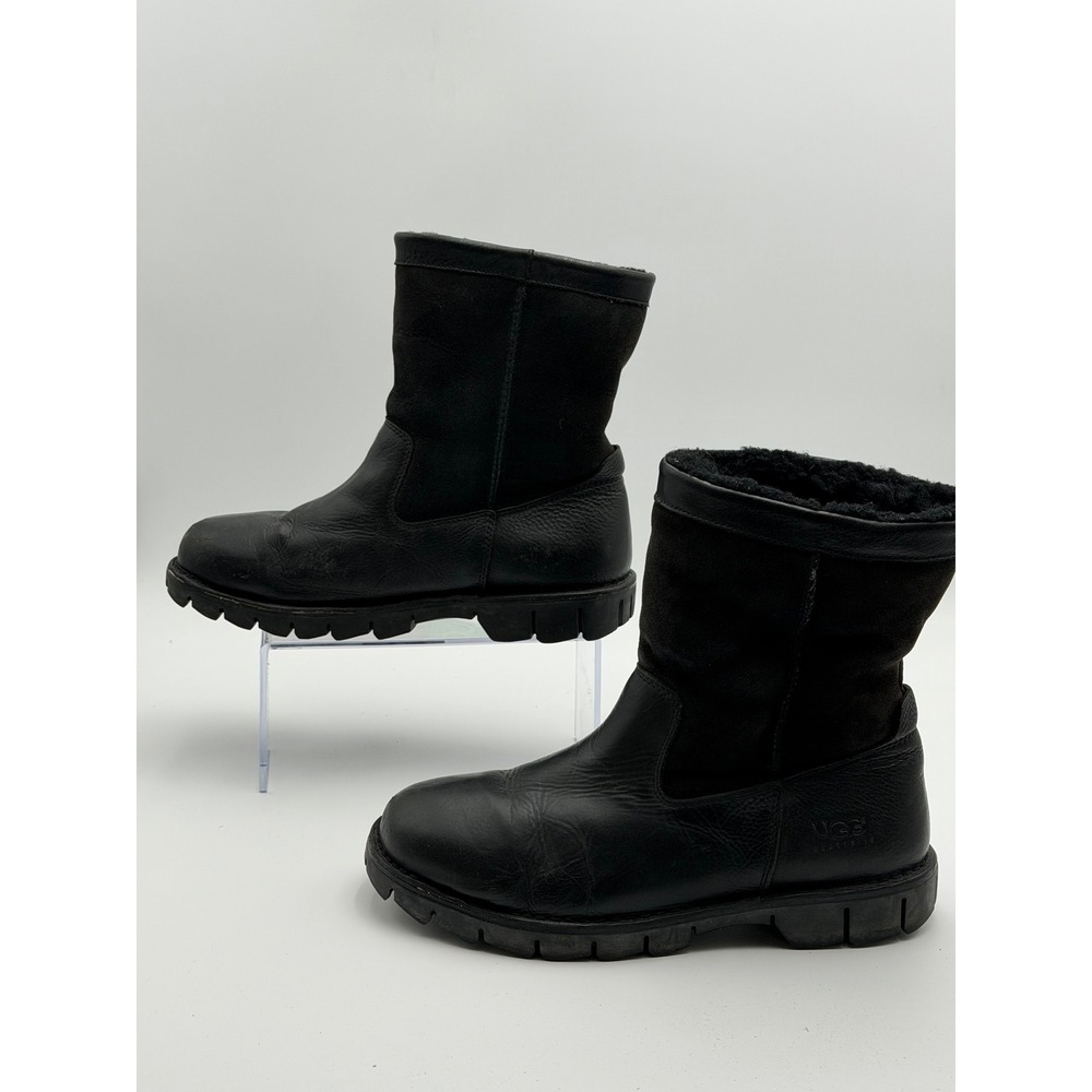 UGG Beacon Mens 10 Black Leather Suede Sheepskin Lined Pull On Boots 5485